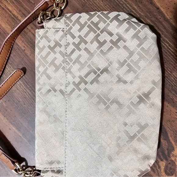 Tommy Hilfiger purse - Picture 3 of 3
